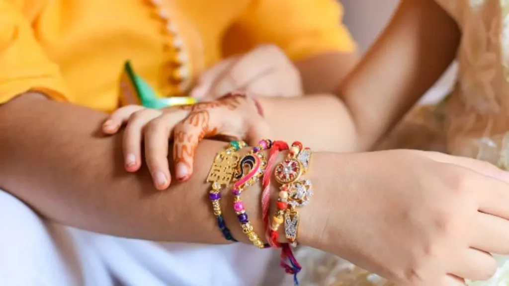 रक्षाबंधन क्यों मनाते हैं, जानें पौराणिक महत्व और प्रचलित कथाएं Raksha Bandhan Puja Vidhi