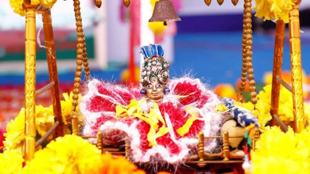 भगवान कृष्ण के प्रति समर्पण और समीपता बढ़ाने का दिन Krishna Janmashtami Vrat 2025